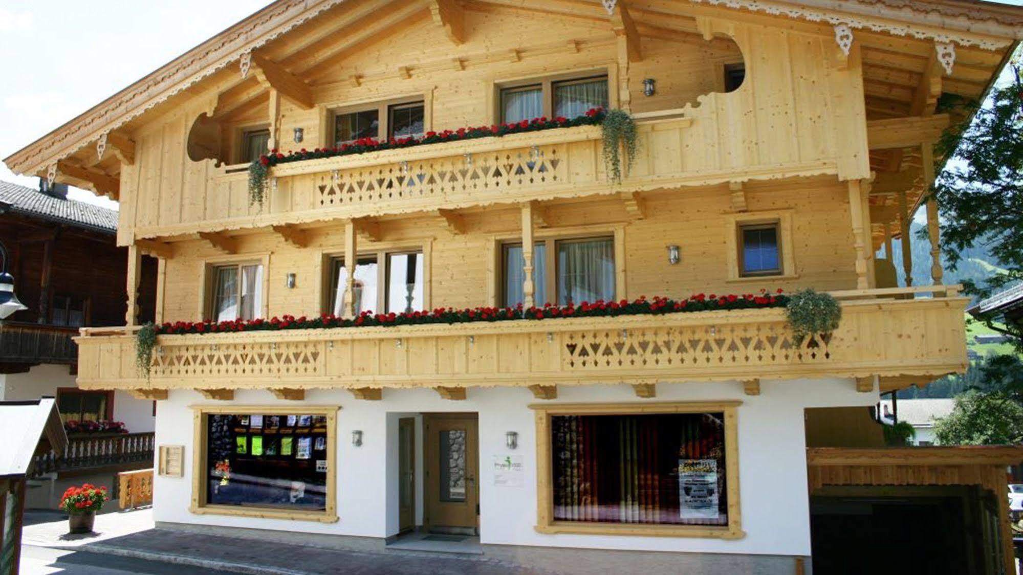 Das Gaestehaus Schneider Am Dorfplatz Alpbach Kültér fotó