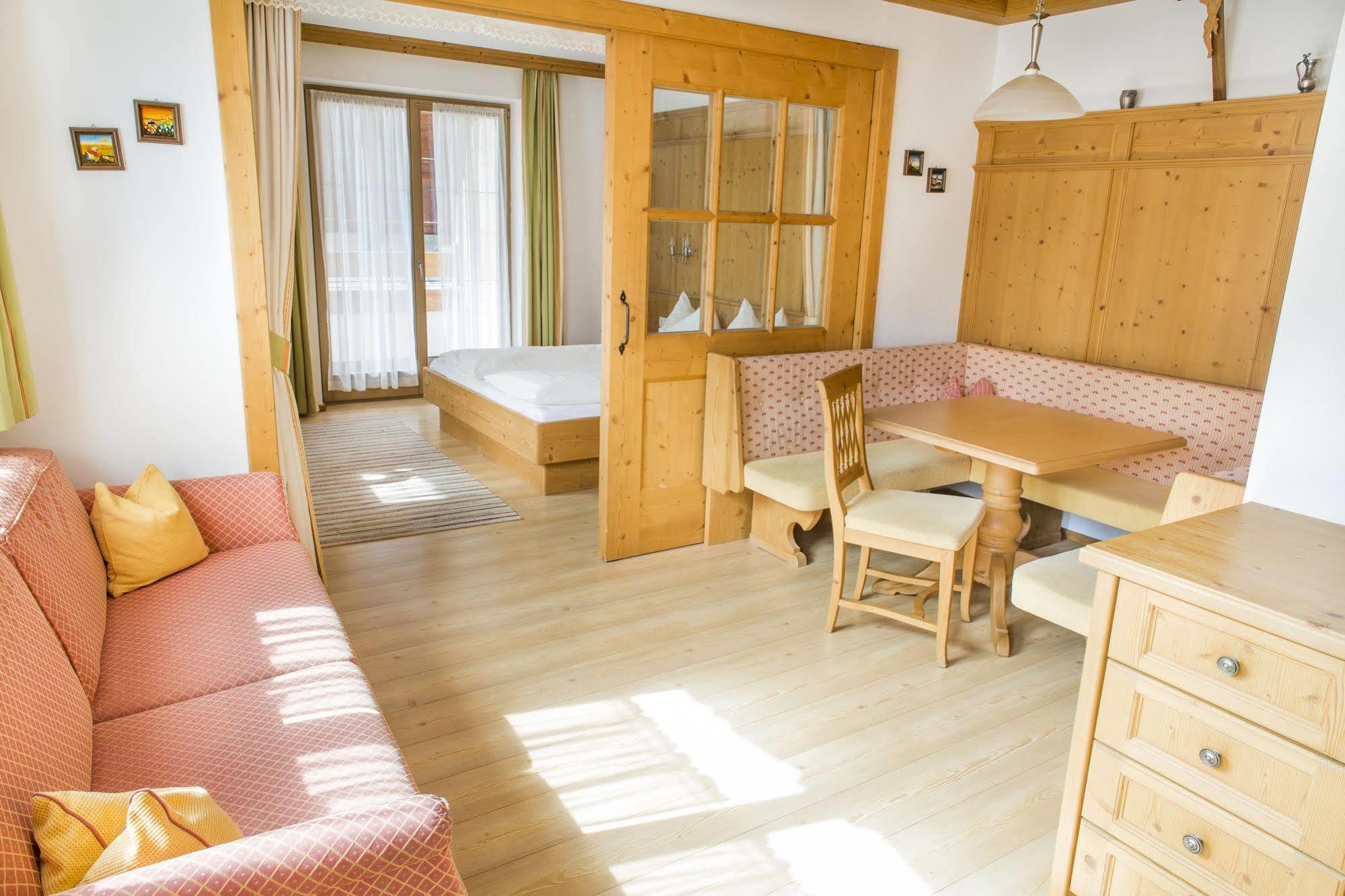 Das Gaestehaus Schneider Am Dorfplatz Alpbach Kültér fotó